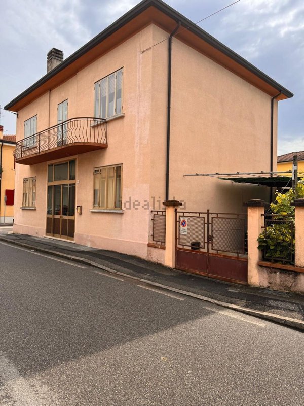 casa indipendente in vendita a Legnago in zona Porto