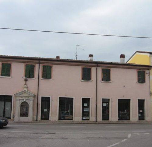 negozio in vendita a Legnago in zona San Pietro