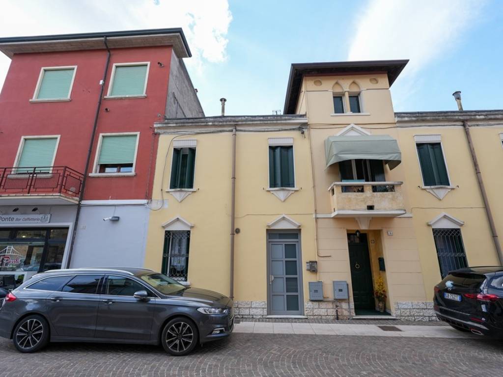 appartamento in vendita a Legnago in zona Porto