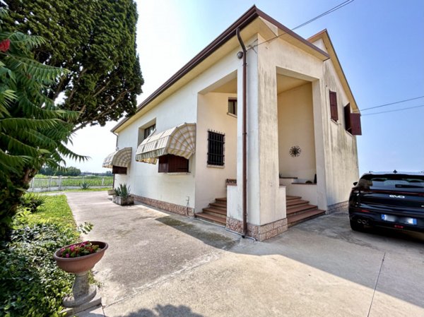 casa indipendente in vendita a Legnago in zona San Pietro