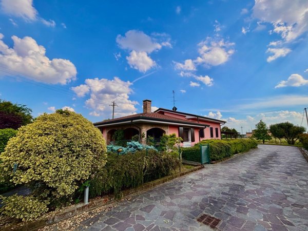 casa indipendente in vendita a Legnago in zona Vangadizza