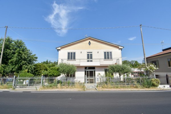 casa indipendente in vendita a Legnago in zona Porto