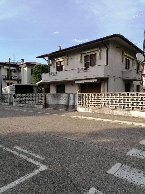 casa indipendente in vendita a Legnago