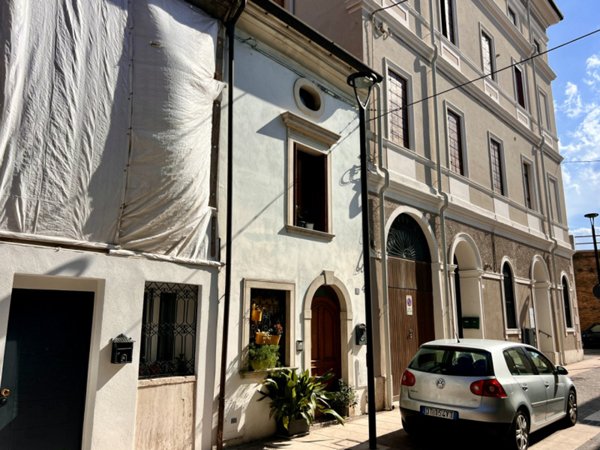 casa indipendente in vendita a Legnago in zona Porto