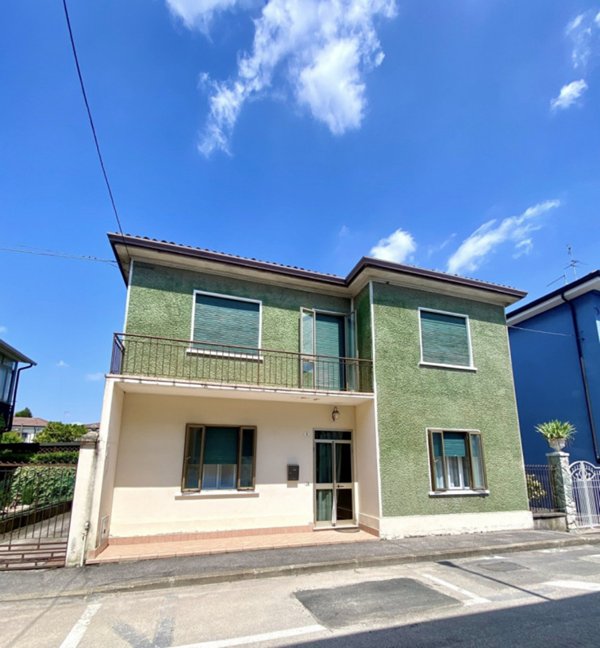 casa indipendente in vendita a Legnago in zona Porto
