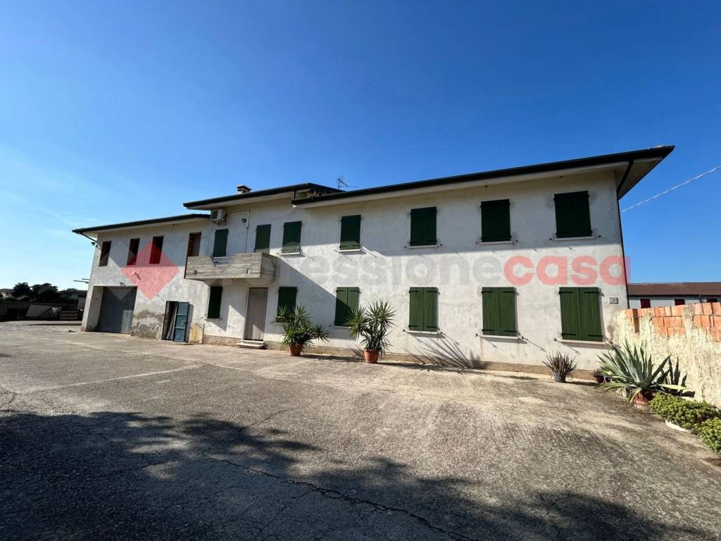 casa indipendente in vendita a Legnago in zona Porto
