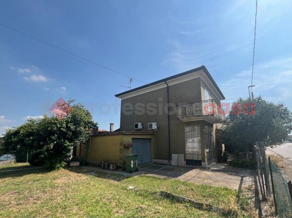 casa indipendente in vendita a Legnago in zona Vangadizza