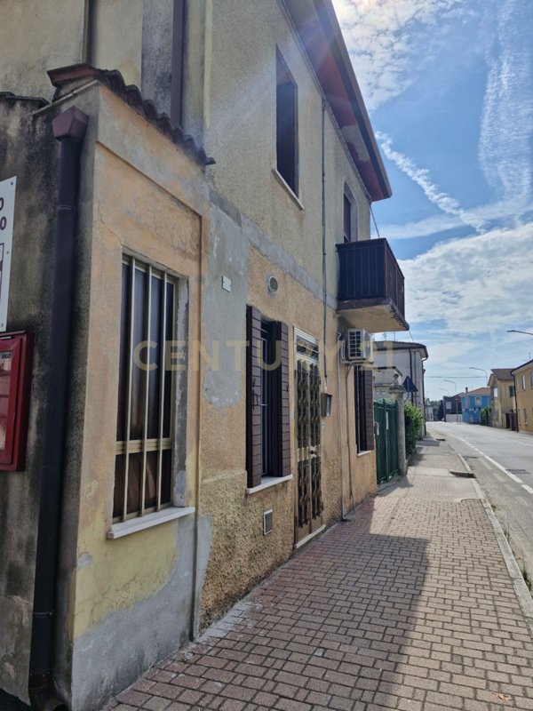 casa indipendente in vendita a Legnago in zona Vigo