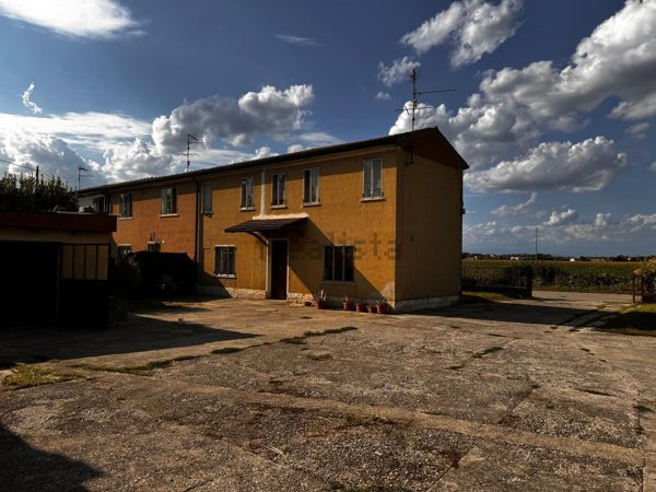 casa indipendente in vendita a Legnago in zona Vigo