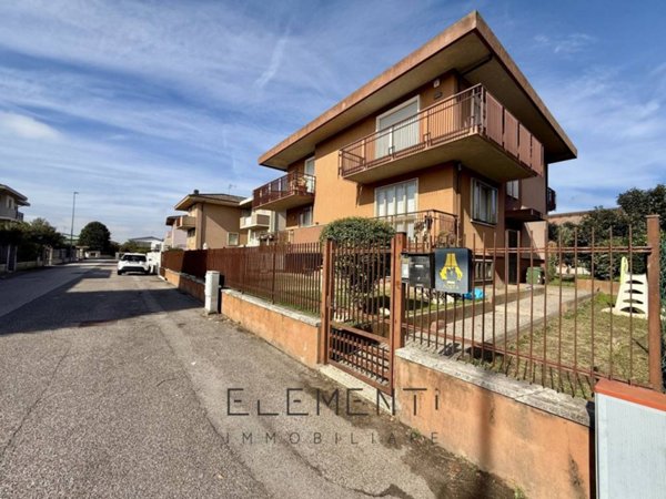 casa indipendente in vendita a Legnago in zona Terranegra
