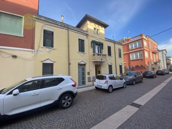casa indipendente in vendita a Legnago in zona Porto