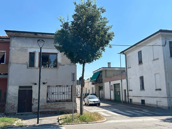 casa indipendente in vendita a Legnago in zona Porto