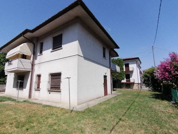 casa indipendente in vendita a Legnago in zona Terranegra