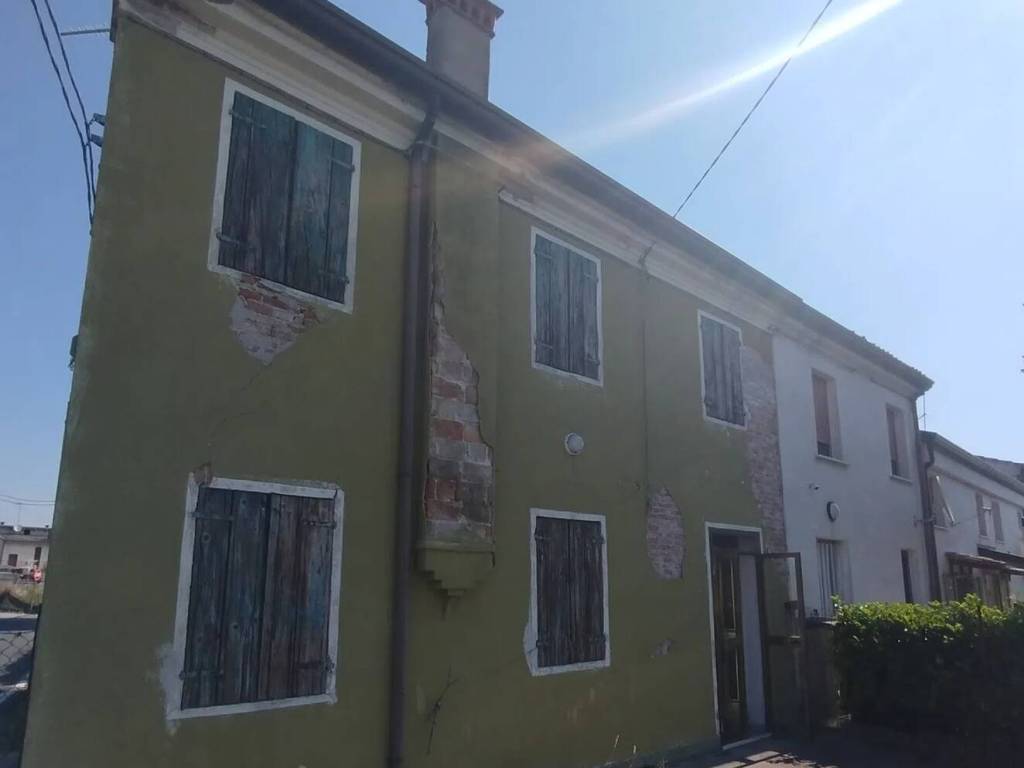 casa indipendente in vendita a Legnago in zona Vangadizza