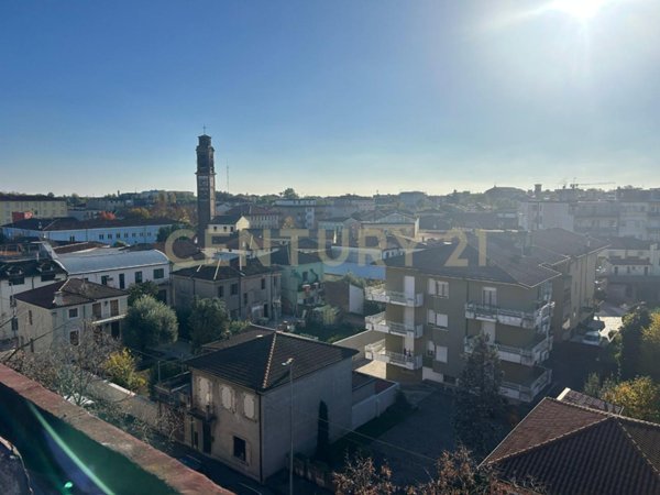 appartamento in vendita a Legnago in zona Porto