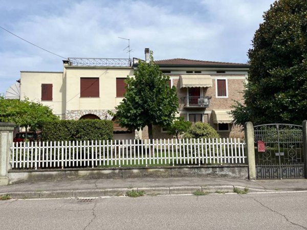 casa indipendente in vendita a Legnago in zona San Pietro