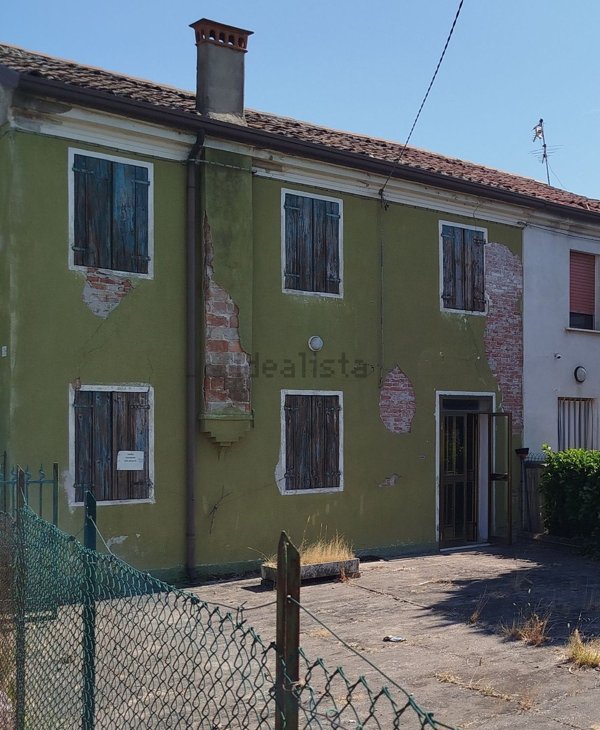 casa indipendente in vendita a Legnago in zona Vangadizza