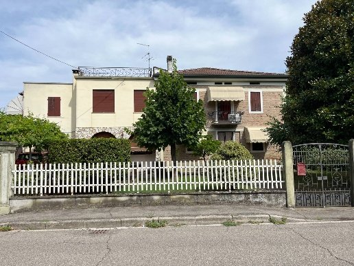 casa indipendente in vendita a Legnago in zona San Pietro