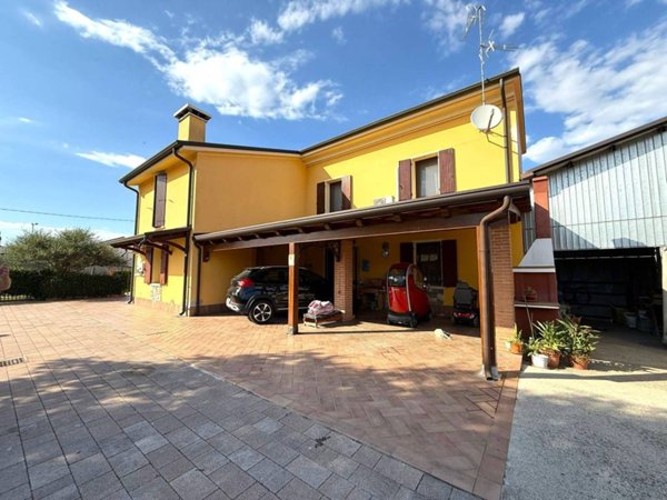 casa indipendente in vendita a Legnago in zona Vangadizza