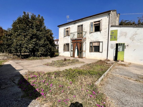 casa indipendente in vendita a Legnago in zona Vangadizza