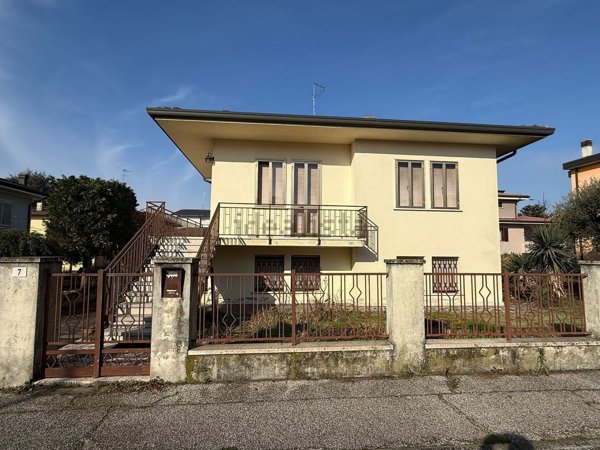 casa indipendente in vendita a Legnago in zona Porto