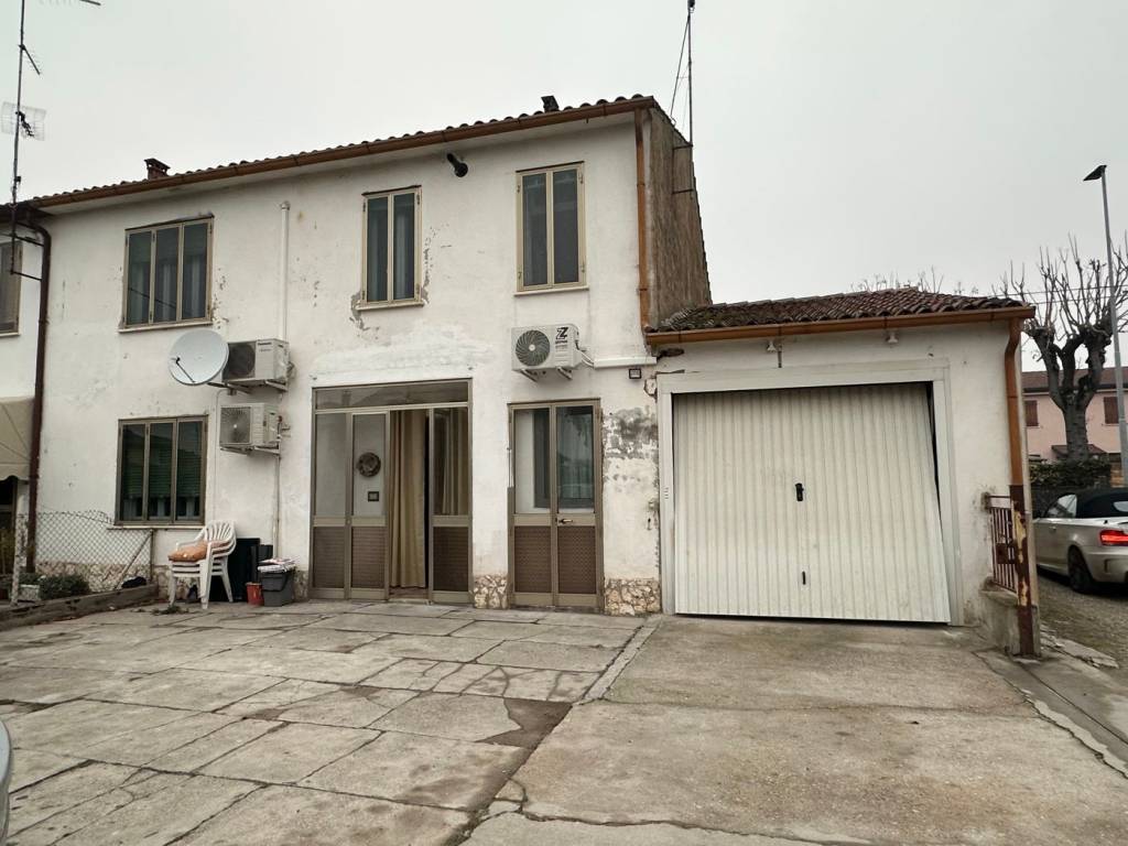 casa indipendente in vendita a Legnago in zona Vangadizza