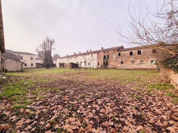 terreno edificabile in vendita a Legnago in zona Terranegra