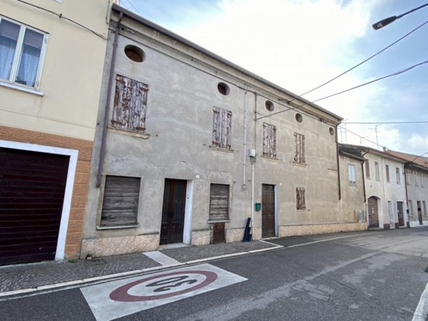 casa indipendente in vendita a Legnago in zona San Pietro