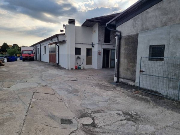 locale commerciale in vendita a Legnago