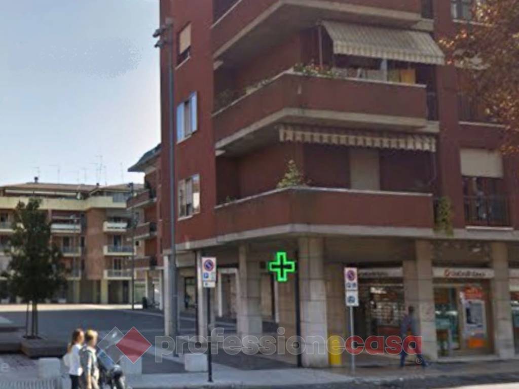locale commerciale in vendita a Legnago in zona Porto