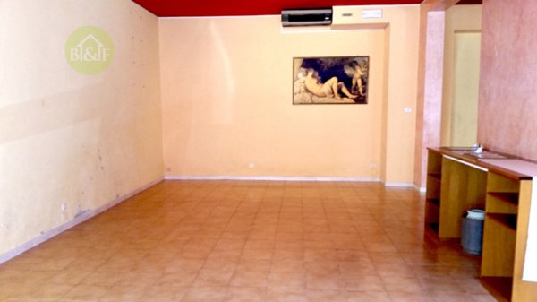 negozio in vendita a Legnago in zona Porto