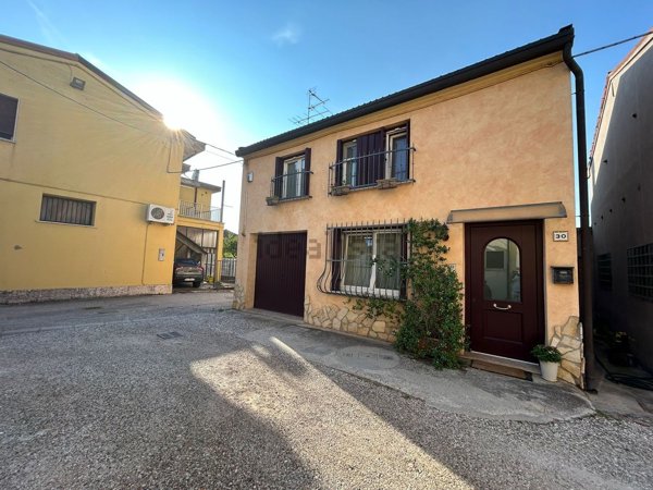 casa indipendente in vendita a Legnago in zona San Pietro