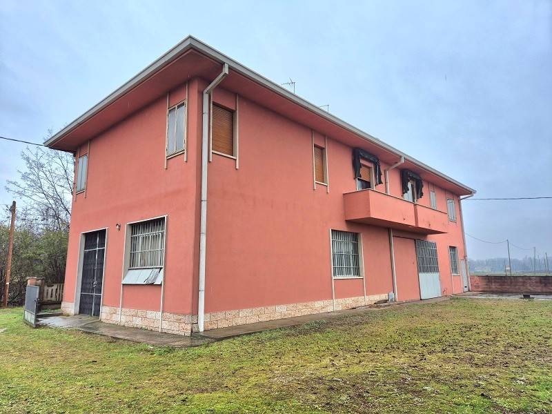 casa indipendente in vendita a Legnago in zona San Pietro