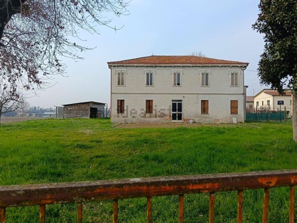 casa indipendente in vendita a Legnago in zona Porto