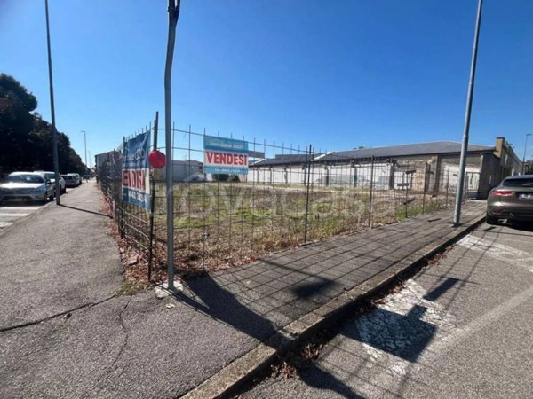 terreno edificabile in vendita a Legnago in zona Porto