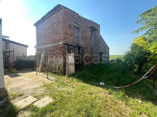 negozio in vendita a Legnago in zona Porto