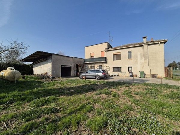 casa indipendente in vendita a Legnago in zona Porto