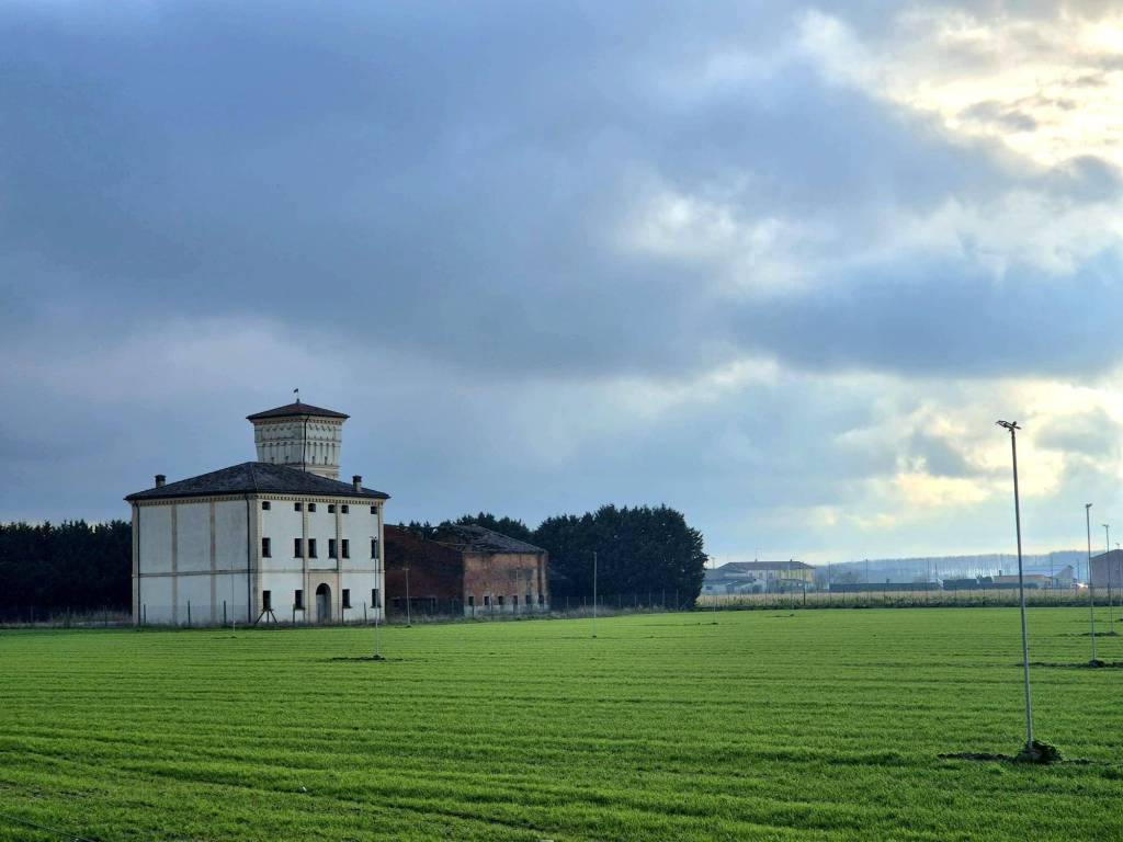 casa indipendente in vendita a Legnago in zona Vangadizza
