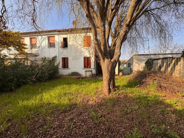 casa indipendente in vendita a Legnago in zona San Pietro