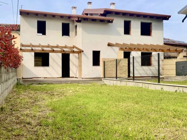 casa indipendente in vendita a Legnago in zona Vangadizza
