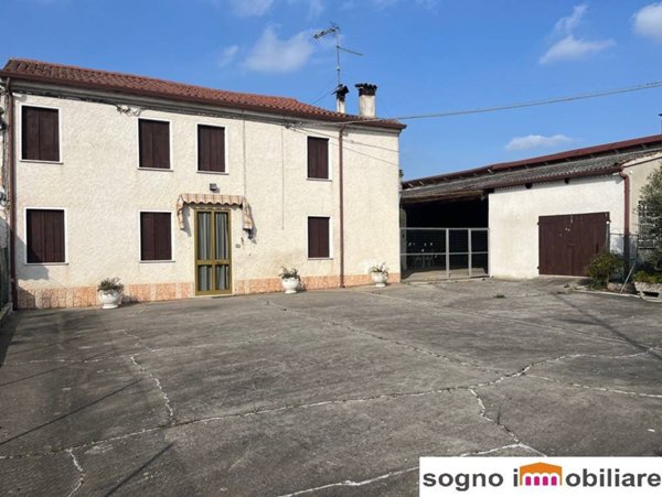 casa indipendente in vendita a Legnago in zona Vigo