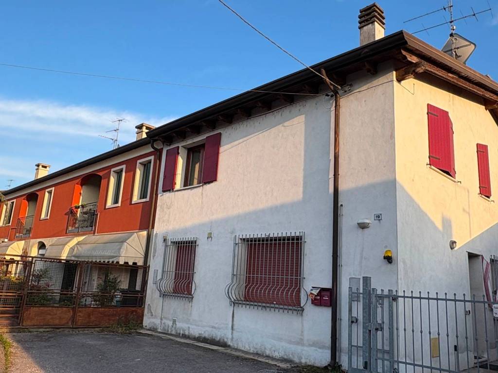 appartamento in vendita a Legnago in zona San Pietro