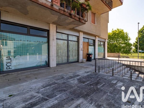 negozio in vendita a Legnago in zona Vigo