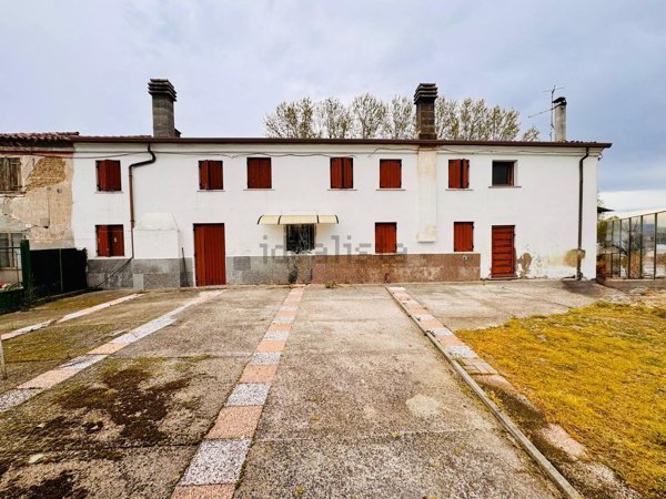 appartamento in vendita a Legnago in zona San Pietro