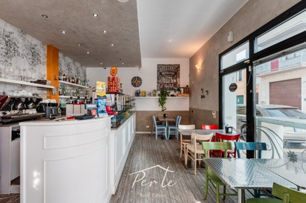 negozio in vendita a Legnago in zona Porto