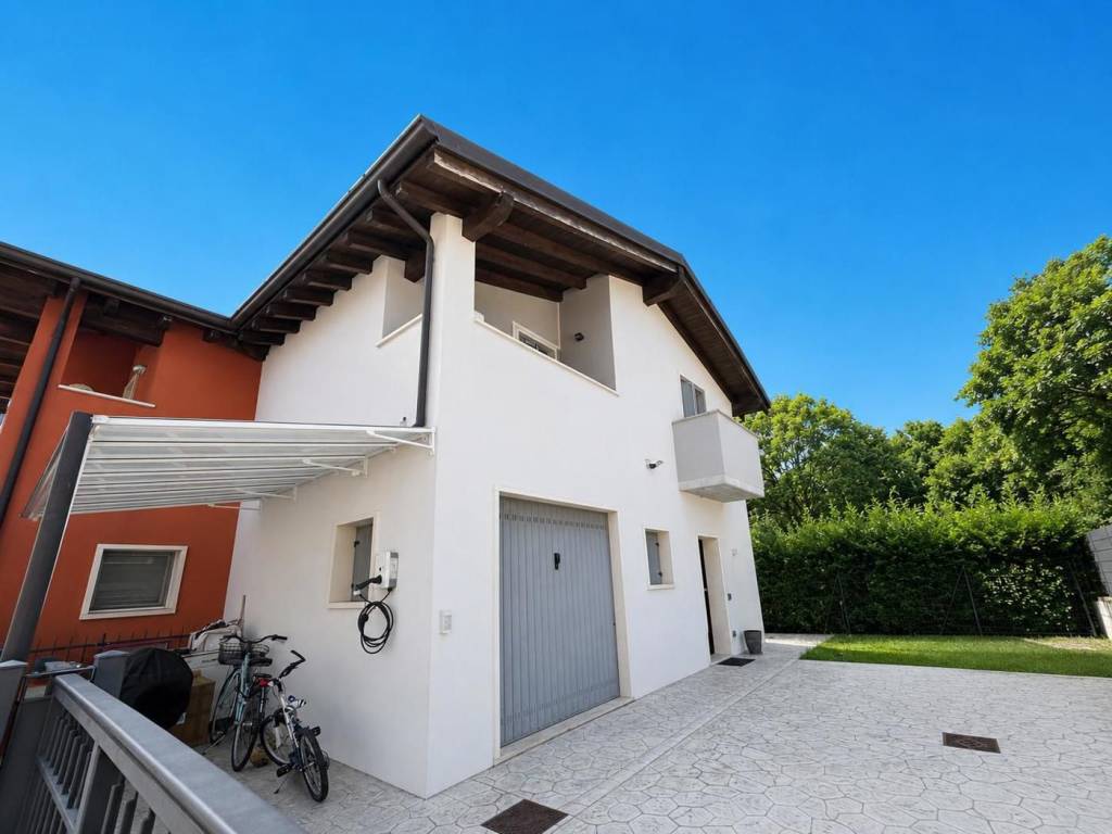 casa indipendente in vendita a Legnago in zona Porto