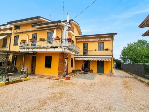 appartamento in vendita a Legnago in zona Canove