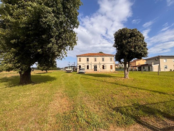 casa indipendente in vendita a Legnago in zona Porto