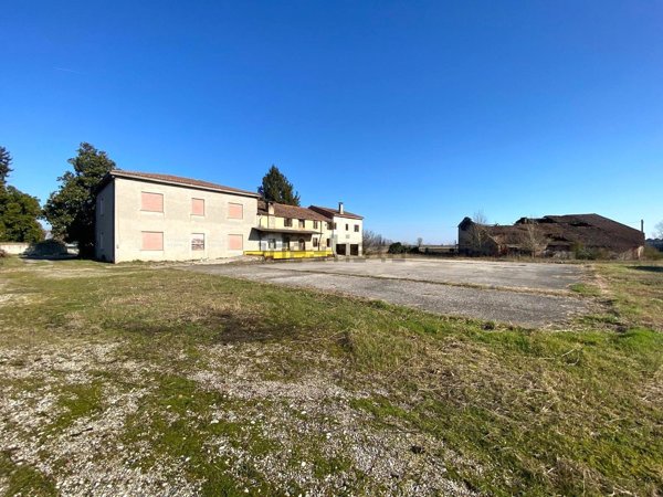 terreno edificabile in vendita a Legnago in zona Porto