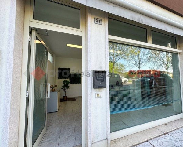locale commerciale in vendita a Legnago in zona Terranegra